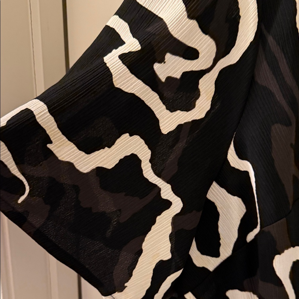 Black Patterned Blouse - image 4